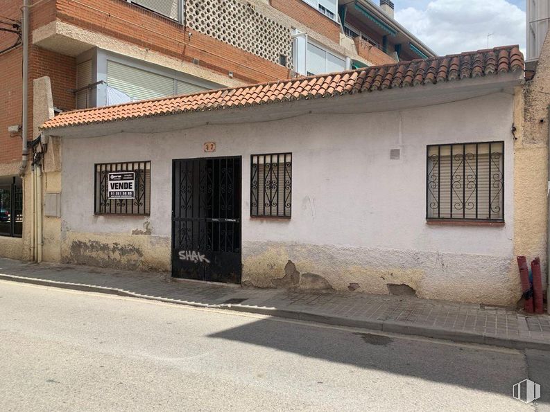 Local en venta en Calle Almendros, 7, Ajalvir, Madrid, 28864 con ventana, puerta, accesorio, edificio, superficie de la carretera, madera, asfalto, fachada, ciudad y carretera alrededor