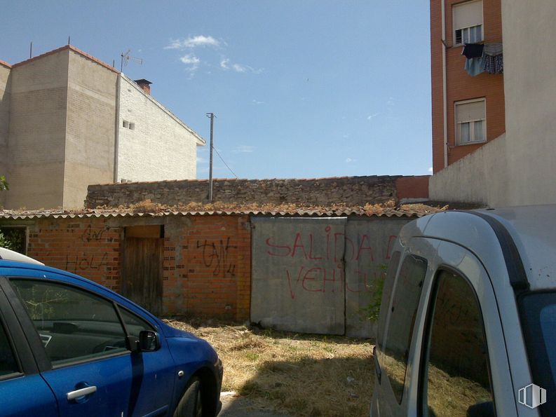 Suelo en venta en Calle Carretas, Guadalix de la Sierra, Madrid, 28794 con coche, neumático, ventana, edificio, cielo, día, vehículo, vehículo motorizado, azul y nube alrededor