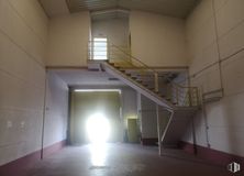 Industrial for rent at Polígono industrial El Cascajal, Pinto, Madrid, 28320 with flooring, floor, ceiling, stairs, building material, daylighting, plaster and cleanliness around