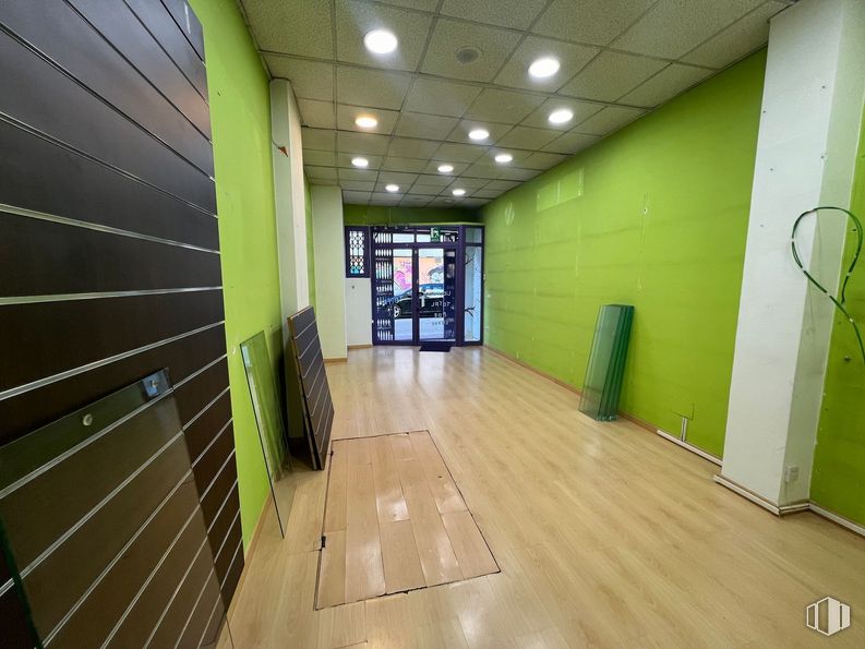 Retail for sale & for rent at Calle Alejandro Alonso Pena, Collado Villalba, Madrid, 28400 with building, wood, fixture, interior design, flooring, floor, hall, real estate, ceiling and hardwood around