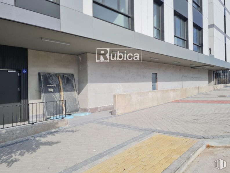 Local en alquiler en Zona Méndez Álvaro, Arganzuela, Madrid, 28045 con ventana, edificio, diseño urbano, superficie de la carretera, material compuesto, edificio comercial, inmobiliario, asfalto, ciudad y fachada alrededor