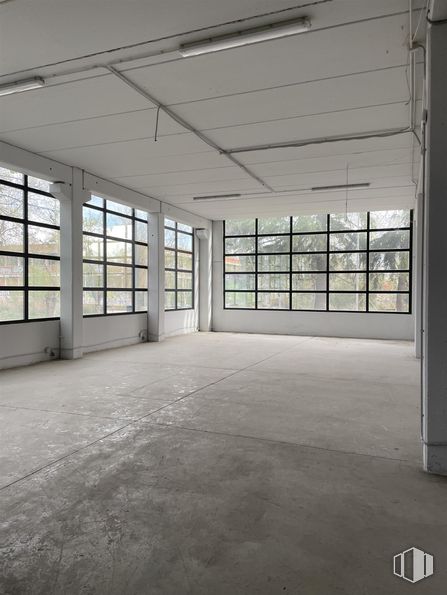 Nave en alquiler en Zona empresarial, Getafe, Madrid, 28906 con ventana, lámpara, accesorio, hall, suelo, suelos, simetría, material compuesto, techo y vidrio alrededor