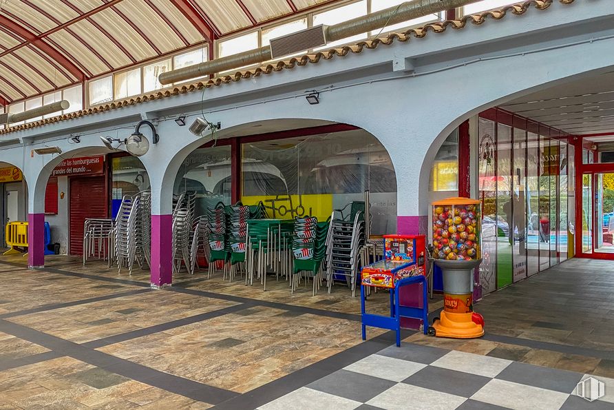 Retail for sale & for rent at Calle Pablo Casals, 27, Parla, Madrid, 28980 with chair, leisure, shade, art, plant, building, city, facade, tints and shades and flooring around