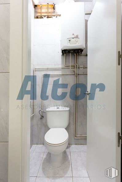 Local en venta en Calle Azabache, Carabanchel, Madrid, 28019 con inodoro, accesorios de fontanería, propiedad, asiento del inodoro, blanco, producto, accesorio, cuarto de baño, interiorismo y suelo alrededor