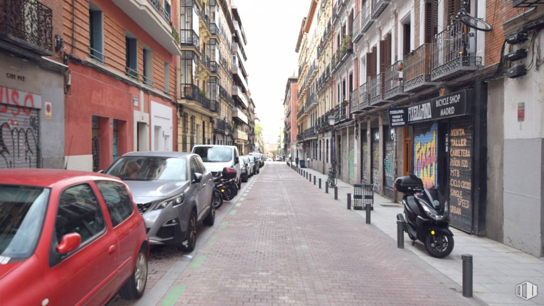 Local en venta en Calle Monteleón, 50, Chamberí, Madrid, 28010 con coche, motocicleta, rueda, neumático, ventana, vehículo terrestre, vehículo, edificio, vehículo de motor y infraestructura alrededor