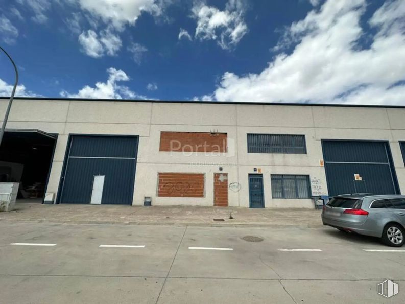 Industrial for sale at Polígono industrial El Viso de San Juan, El Viso de San Juan, Toledo, 45215 with car, tire, wheel, automotive parking light, cloud, sky, vehicle, automotive tail & brake light, asphalt and building around