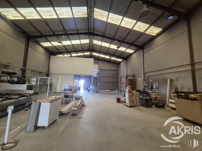 Industrial for sale at Carretera Toledo, Villaseca de la Sagra, Toledo, 45292 with couch, floor, hall, wood, fixture, flooring, engineering, gas, beam and metal around