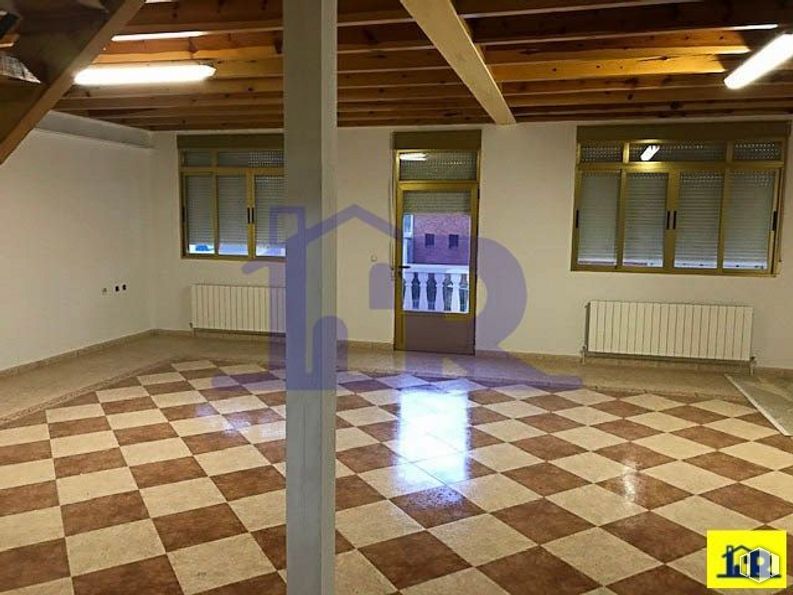 Industrial for sale at Polígono Cerrajera, Cuenca, 16003 with window, property, tile flooring, wood, fixture, hall, lighting, interior design, architecture and flooring around