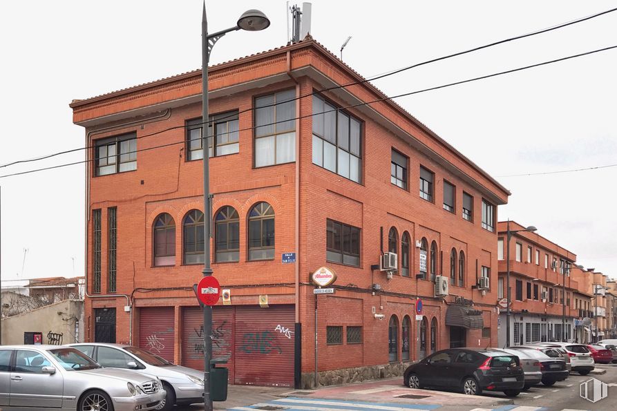 Local en venta en Calle Santo Tomás de Aquino, 20, Parla, Madrid, 28980 con coche, edificio, luz de estacionamiento automotriz, vehículo terrestre, neumático, rueda, vehículo, cielo, ventana y nube alrededor