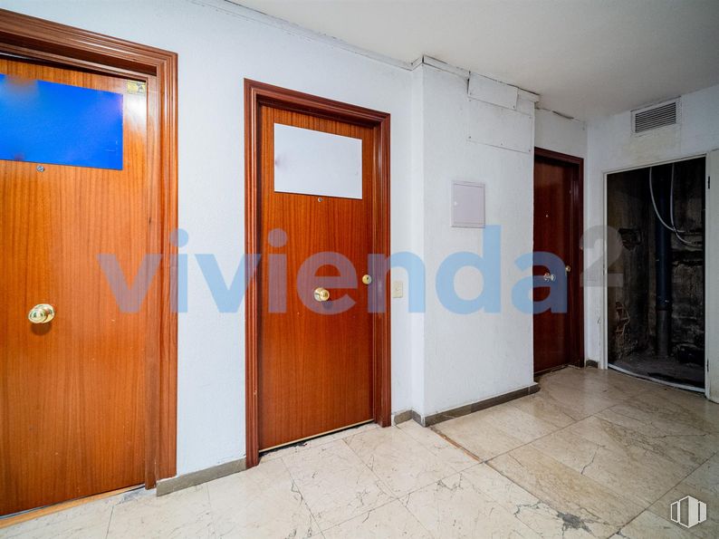 Oficina en venta en Paseo Castellana, Tetuán, Madrid, 28046 con puerta, accesorio, madera, cerrojo muerto, asa, puerta de casa, suelo, manija de la puerta, pintura y suelos alrededor