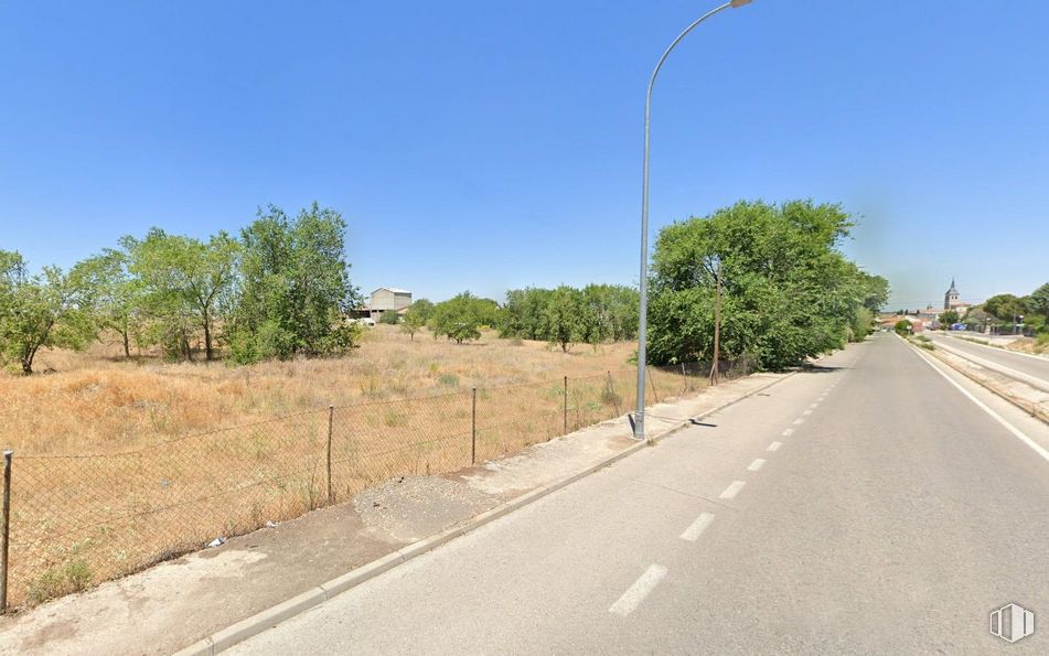 Suelo en venta en Paseo Pozos, 26, Torres de la Alameda, Madrid, 28813 con luz de la calle, alumbrado, cielo, planta, comunidad vegetal, árbol, superficie de la carretera, lote de terreno, asfalto y pendiente alrededor