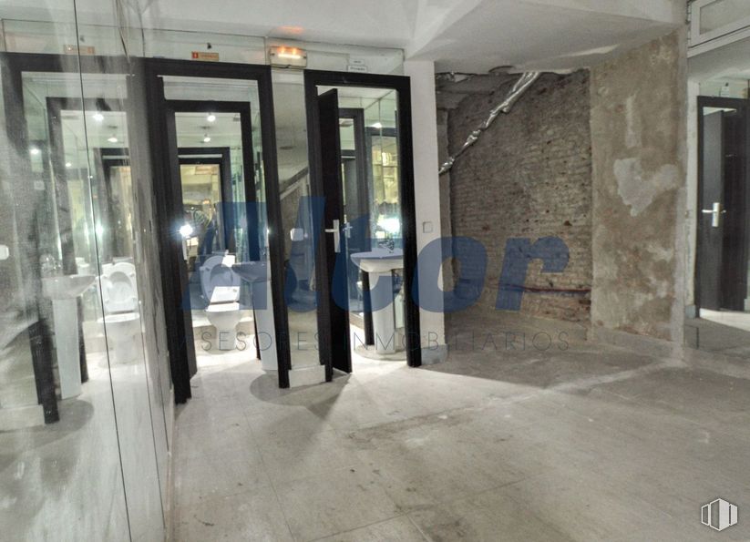 Local en venta en Calle Galileo, Chamberí, Madrid, 28015 con equipaje y bolsos, accesorio, puerta, edificio, suelo, suelos, fachada, vidrio, techo y aluminio alrededor