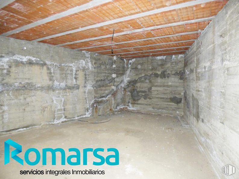 Local en venta en Calle El Chorrito, El Barraco, Ávila, 00000 con edificio, material compuesto, ladrillo, albañilería, material de construcción, hormigón, gas, sótano, fuente y habitación alrededor