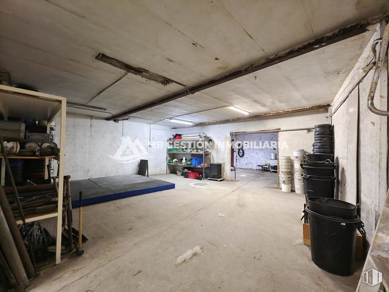 Nave en venta en Zona industrial, Parla, Madrid, 28980 con contenedor de basura, mueble, madera, suelos, suelo, casa, gas, edificio, arte y tintes y matices alrededor