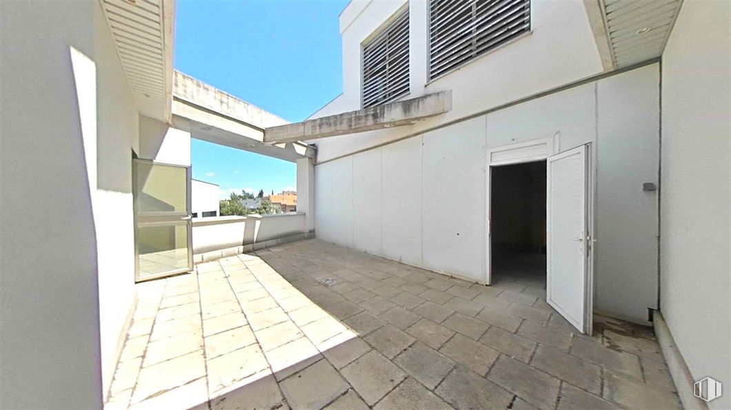 Office for sale at Calle Segundo Mata, Pozuelo de Alarcón, Madrid, 28224 with window, building, sky, road surface, urban design, floor, residential area, wood, plant and real estate around