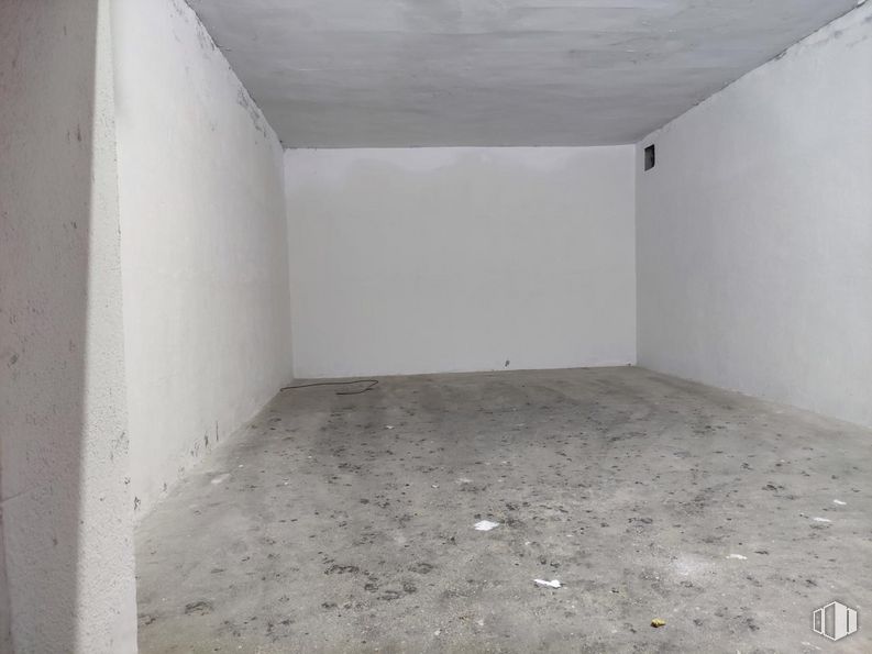 Industrial for sale at Paseo Estación, Villasequilla, Toledo, 45740 with floor, composite material, flooring, fixture, concrete, gas, rectangle, building material, event and plaster around