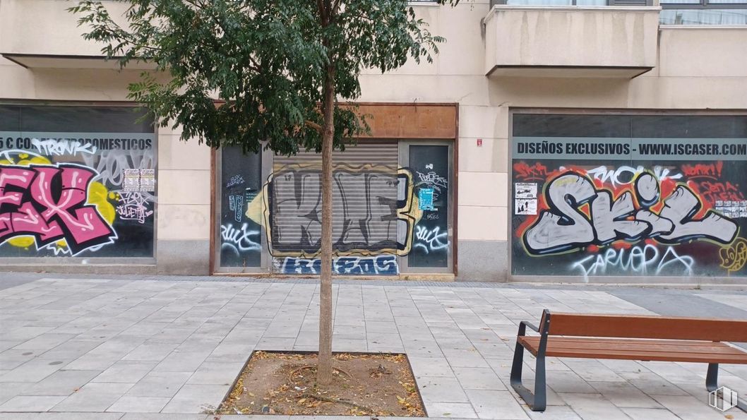 Local en alquiler en Paseo Melancólicos, Arganzuela, Madrid, 28005 con mesa de trabajo, edificio, superficie de la carretera, planta, pared, acera, arte, madera, carretera y diseño urbano alrededor