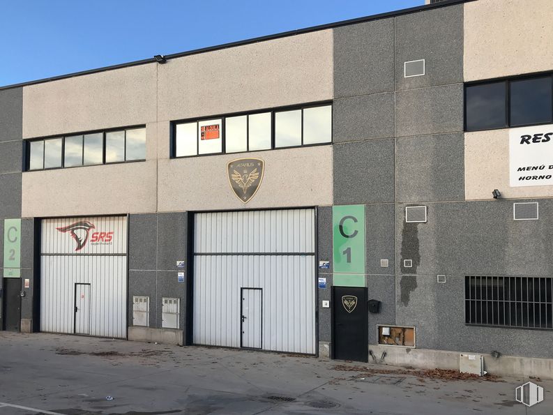 Nave en venta en Carretera Ajalvir, 1, Alcalá de Henares, Madrid, 28806 con ventana, edificio, puerta, cielo, accesorio, asfalto, fachada, ciudad, gas y edificio comercial alrededor