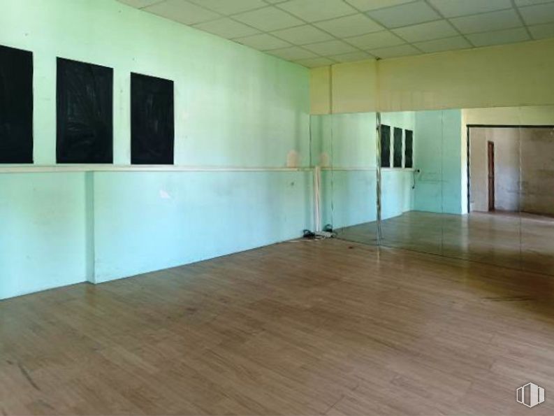 Retail for rent at Calle Ministro Fernandez Ordoñez, 2, Alcorcón, Madrid, 28924 with painting, hall, wood, interior design, building, flooring, floor, wood stain, fixture and ceiling around