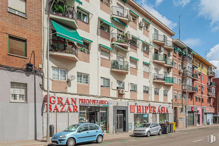 Local en venta en Calle Ofelia Nieto, 11, Moncloa - Aravaca, Madrid, 28039 con coche, ventana, luz de estacionamiento, barrio, ciudad, iluminación del automóvil, calle, coche familiar, apartamento y matrícula del vehículo alrededor