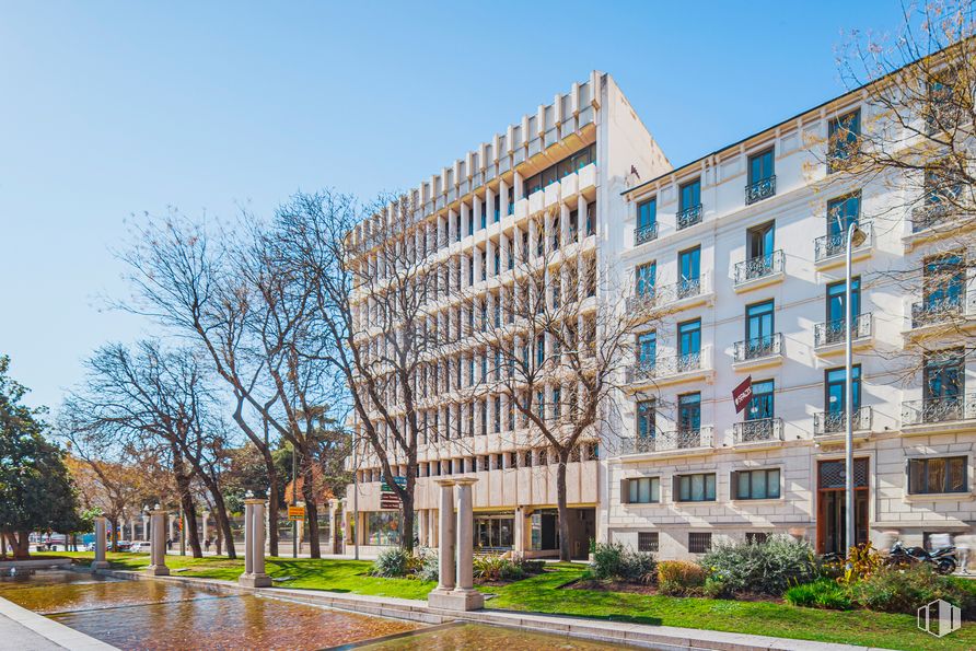 Oficina en alquiler en Paseo Recoletos, 3, Centro, Madrid, 28001 con edificio, cielo, planta, ventana, árbol, bloque de pisos, diseño urbano, condominio, barrio y zona residencial alrededor