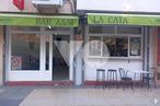 Local en alquiler y venta en Calle José Arcones Gil, Ciudad Lineal, Madrid, 28017 con silla, taburete, mesa, edificio, puerta, fachada, toldo, ventana, gas y fuente alrededor