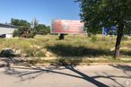 Land for sale at Avenida Jerez, 131, Nuevo Baztán, Madrid, 28514 with plant, daytime, plant community, sky, ecoregion, billboard, tree, natural landscape, road surface and asphalt around