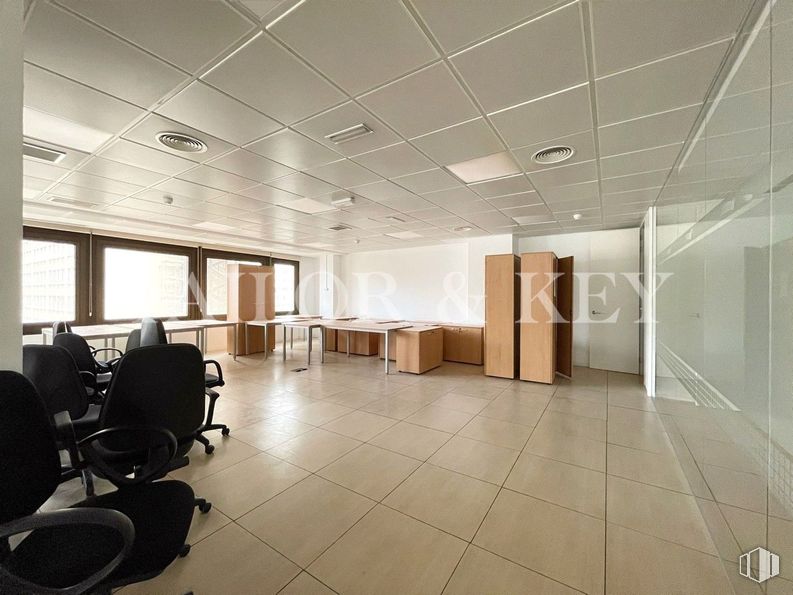 Office for rent at Calle Orense, Tetuán, Madrid, 28020 with chair, window, desk, furniture, interior design, flooring, floor, ceiling, wood and lighting around