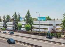 Office for rent at Edificio D, Calle Ochandiano, 12, Moncloa - Aravaca, Madrid, 28023 with toy vehicle, car, sky, wheel, building, vehicle, tire, plant, street light and tree around