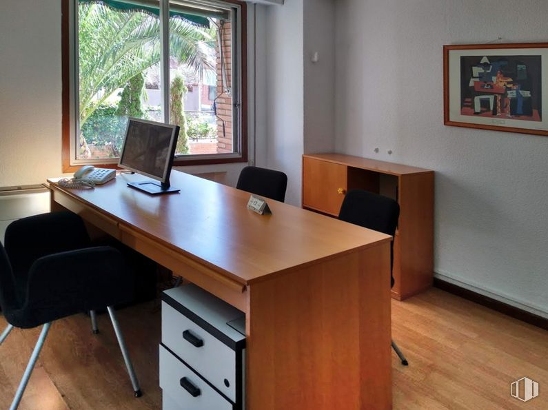 Oficina en alquiler en Calle Lígula, 6, Chamartín, Madrid, 28036 con marco, silla, escritorio, mesa, mueble, edificio, ventana, ebanistería, escritorio para computadora y silla de oficina alrededor