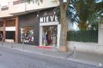 Retail for sale at Paseo de los Hoteles, Valdemoro, Madrid, 28341 with building, plant, tree, sidewalk, facade, house, city, road, leisure and road surface around