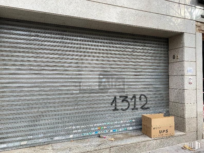 Local en alquiler en Zona Tetúan, Tetuán, Madrid, 28029 con caja de envío, madera, superficie de carretera, albañilería, ladrillo, asfalto, barrio, material de construcción, fuente y material compuesto alrededor