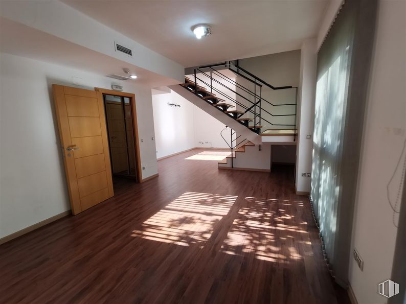 Oficina en venta en Calle Cronos, 20, San Blas - Canillejas, Madrid, 28037 con puerta, propiedad, accesorio, madera, interiorismo, arquitectura, hall, suelos, suelo y pared alrededor