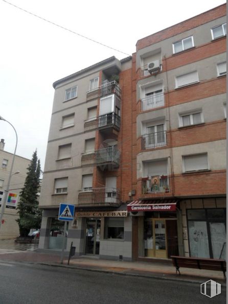 Retail for sale & for rent at Avenida Reyes Católicos, Cuenca, 16003 with building, window, sky, condominium, urban design, tree, residential area, commercial building, tower block and facade around