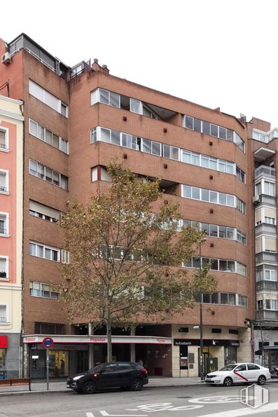 Local en alquiler y venta en Calle Francos Rodriguez, Tetuán, Madrid, 28039 con coche, edificio, ventana, vehículo terrestre, rueda, neumático, cielo, día, propiedad y vehículo alrededor