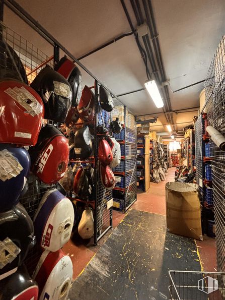 Industrial for sale at Calle Alejandro Morán, 20, Carabanchel, Madrid, 28025 with bag, lighting, automotive design, helmet, motor vehicle, motorcycle helmet, automotive tire, automotive lighting, retail and personal protective equipment around