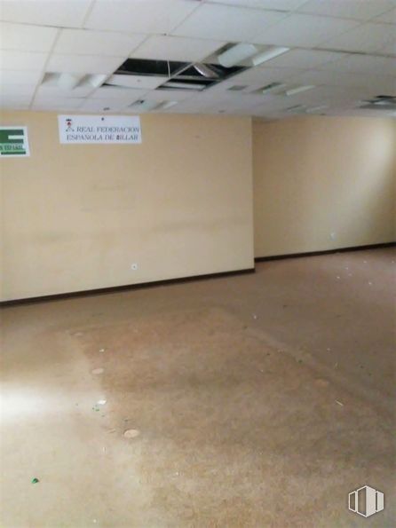 Retail for rent at Camino Perindolas, Fuencarral - El Pardo, Madrid, 28034 with flooring, floor, hall, wood, parking, building, ceiling, house, concrete and event around