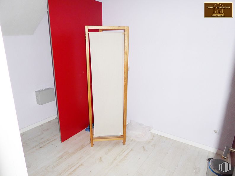 Local en alquiler en Barrio del Pilar, Fuencarral - El Pardo, Madrid, 28034 con espejo, accesorio, asa, madera, puerta, suelo, suelos, madera dura, tinte para madera y rectángulo alrededor