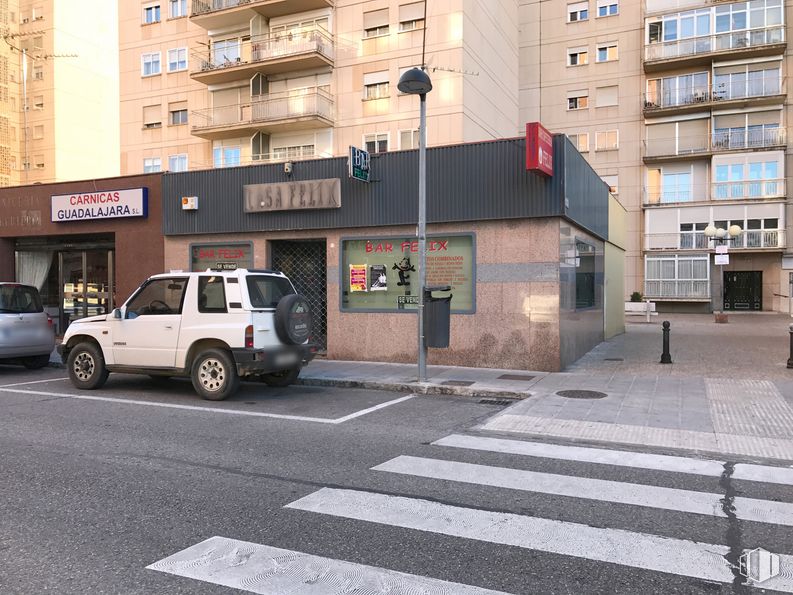 Local en venta en Calle Felipe Solano Antelo, 8, Guadalajara, 19002 con coche, edificio, neumático, luz de estacionamiento automotriz, vehículo terrestre, rueda, ventana, vehículo, infraestructura y superficie de carretera alrededor