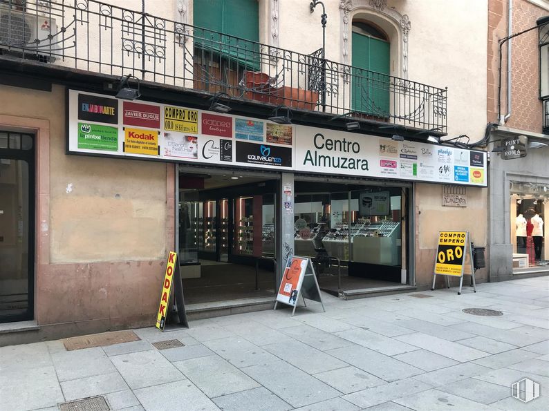 Local en venta en Calle Juan Bravo, 6, Segovia, 40001 con logotipo, publicidad y venta al por menor alrededor