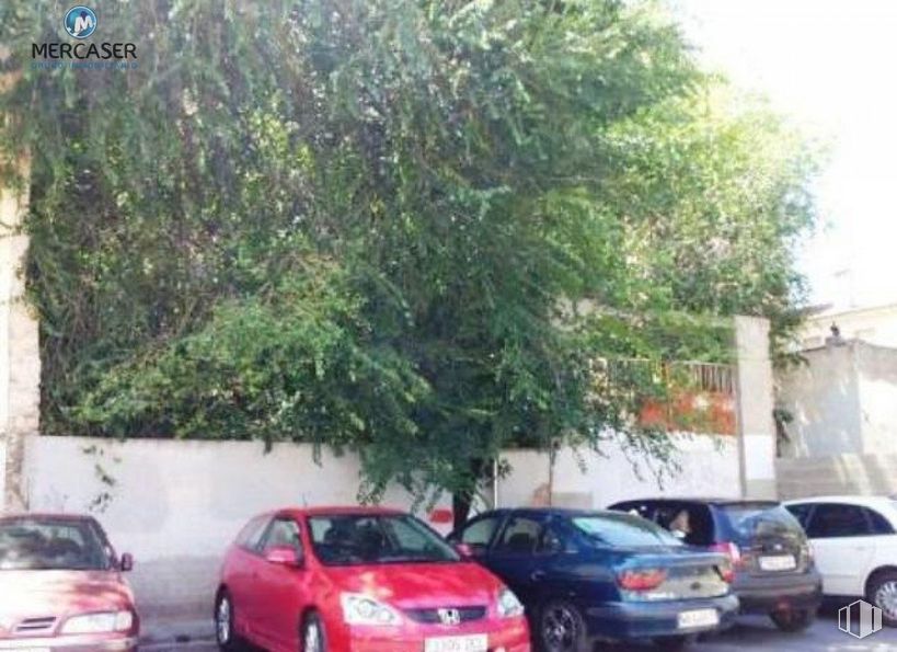 Land for sale at Calle Doctor Creus, 38, Guadalajara, 19005 with car, automotive parking light, tire, vehicle, wheel, land vehicle, vehicle registration plate, plant, automotive lighting and mode of transport around