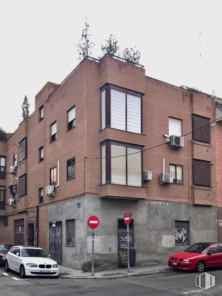 Local en venta en Calle Grafito, 22, Villaverde, Madrid, 28021 con coche, edificio, ventana, vehículo terrestre, vehículo, rueda, neumático, propiedad, luz de estacionamiento automotriz y vehículo motorizado alrededor