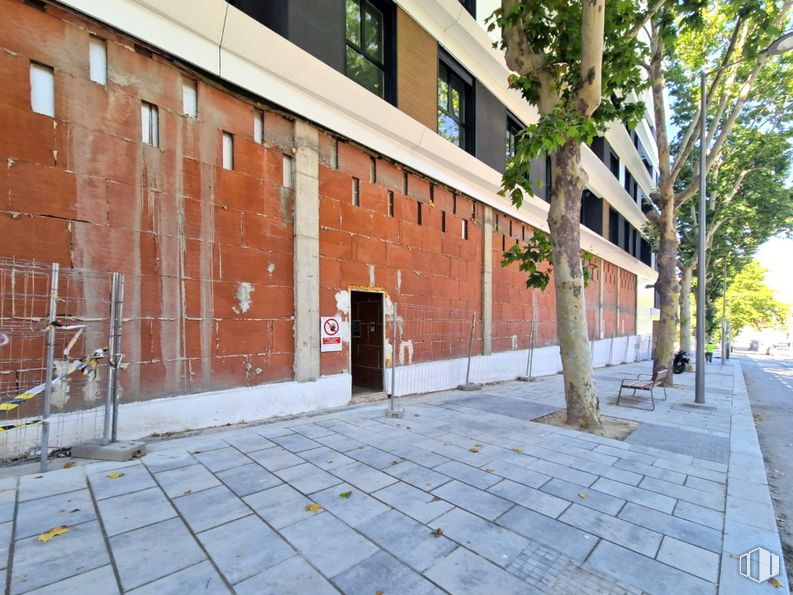 Local en alquiler en Calle Pontones, 37, Arganzuela, Madrid, 28005 con ventana, edificio, planta, árbol, superficie de la carretera, diseño urbano, madera, pared, ladrillo y suelos alrededor