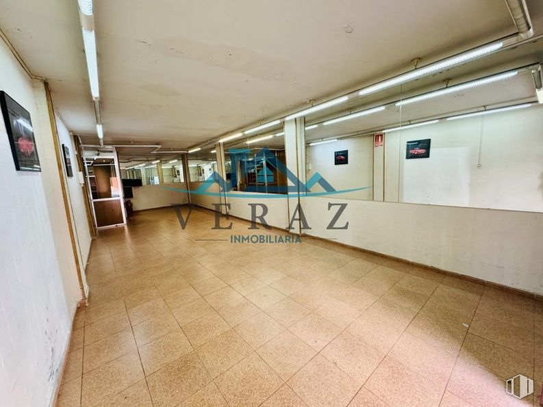 Retail for sale at Calle Victor Benito Zalduondo, Talavera de la Reina, Toledo, 45600 with flooring, floor, ceiling, public transport, city, parking, building, event, hall and road around