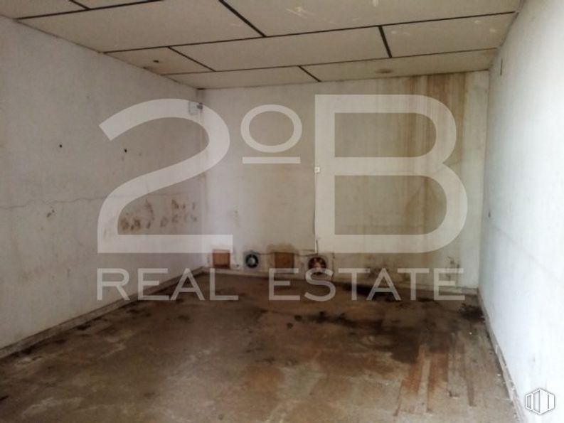 Industrial for sale at Casco urbano, La Puebla de Almoradiel, Toledo, 45840 with building, interior design, wood, font, flooring, ceiling, glass, concrete, plaster and rectangle around