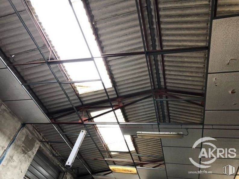 Industrial for sale at Carretera Ocaña, Noblejas, Toledo, 45350 with fixture, wood, building, beam, material property, ceiling, symmetry, roof, metal and tints and shades around