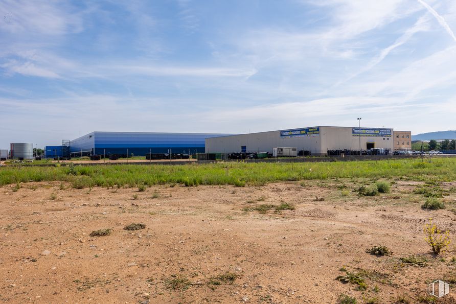 Land for sale at Avenida Cristóbal Colón, 232, Guadalajara, 19004 with building, cloud, sky, plant, plain, grass, grassland, gas, landscape and prairie around