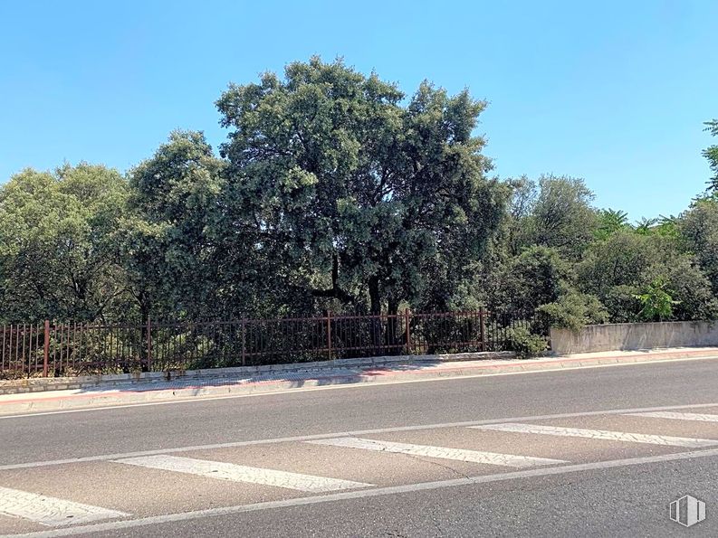 Land for sale at Carretera Madrid, Aldea del Fresno, Madrid, 28620 with sky, plant, natural landscape, road surface, asphalt, shade, thoroughfare, tar, grass and landscape around