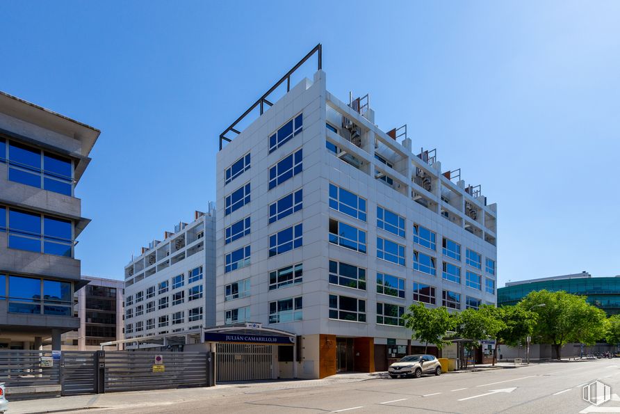 Oficina en alquiler en Calle Julián Camarillo, 10, San Blas - Canillejas, Madrid, 28037 con edificio, ventana, cielo, tiempo de día, propiedad, bloque de pisos, diseño urbano, condominio, casa y bienes raíces alrededor