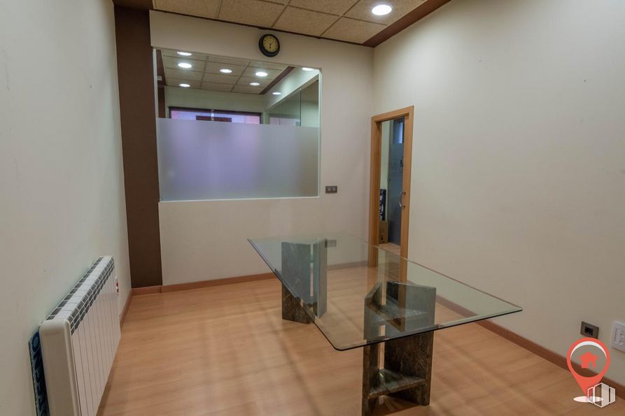 Local en alquiler y venta en Calle Ortega y Gasset, Cuenca, 16004 con mesa, madera, accesorio, pasillo, diseño de interiores, pavimentos, piso, madera, techo y suelo laminado alrededor